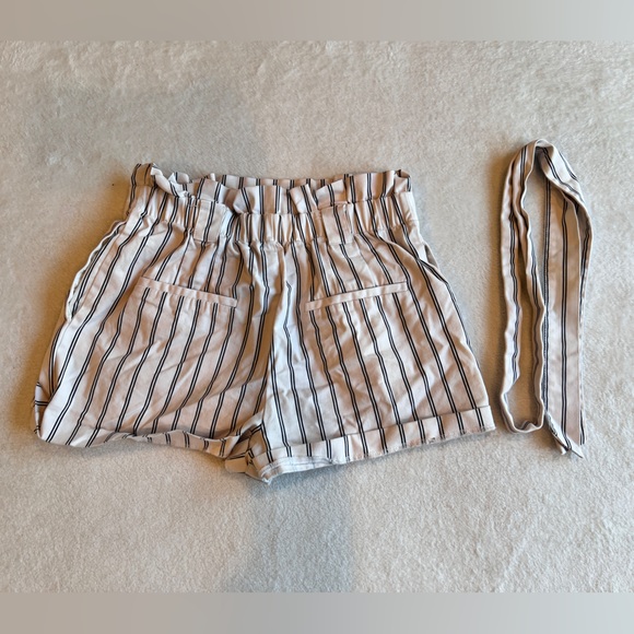 ✿ Zara - Shorts - M - Picture 2 of 4